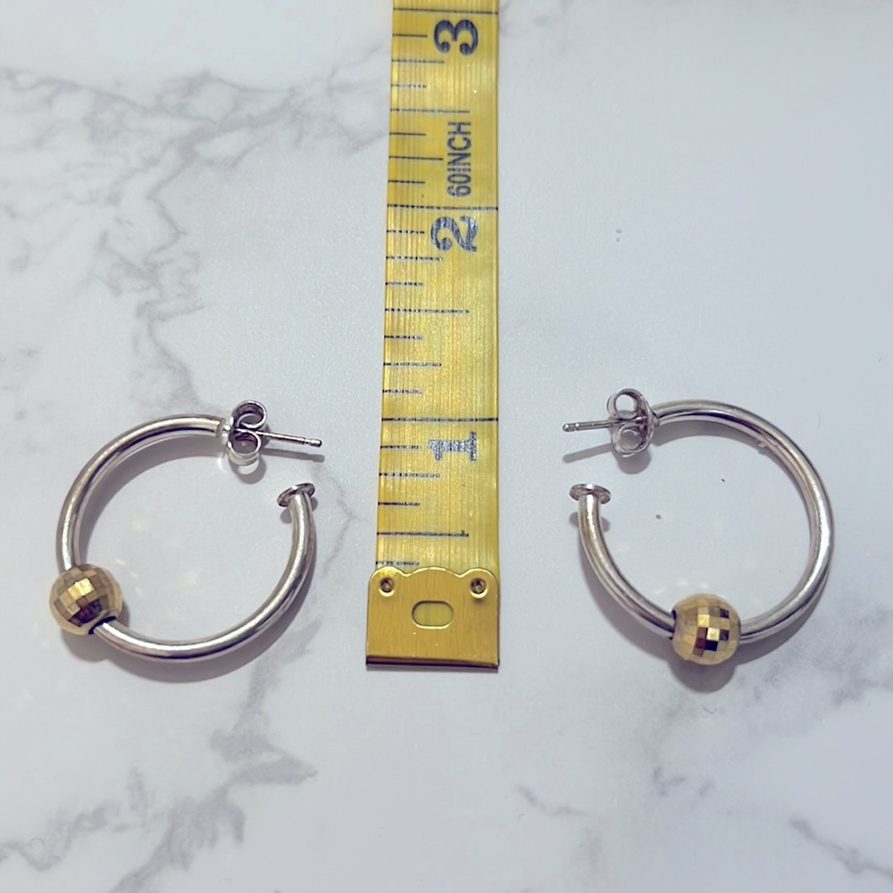 1 inch 925 hoop earrings with moving gold bead.